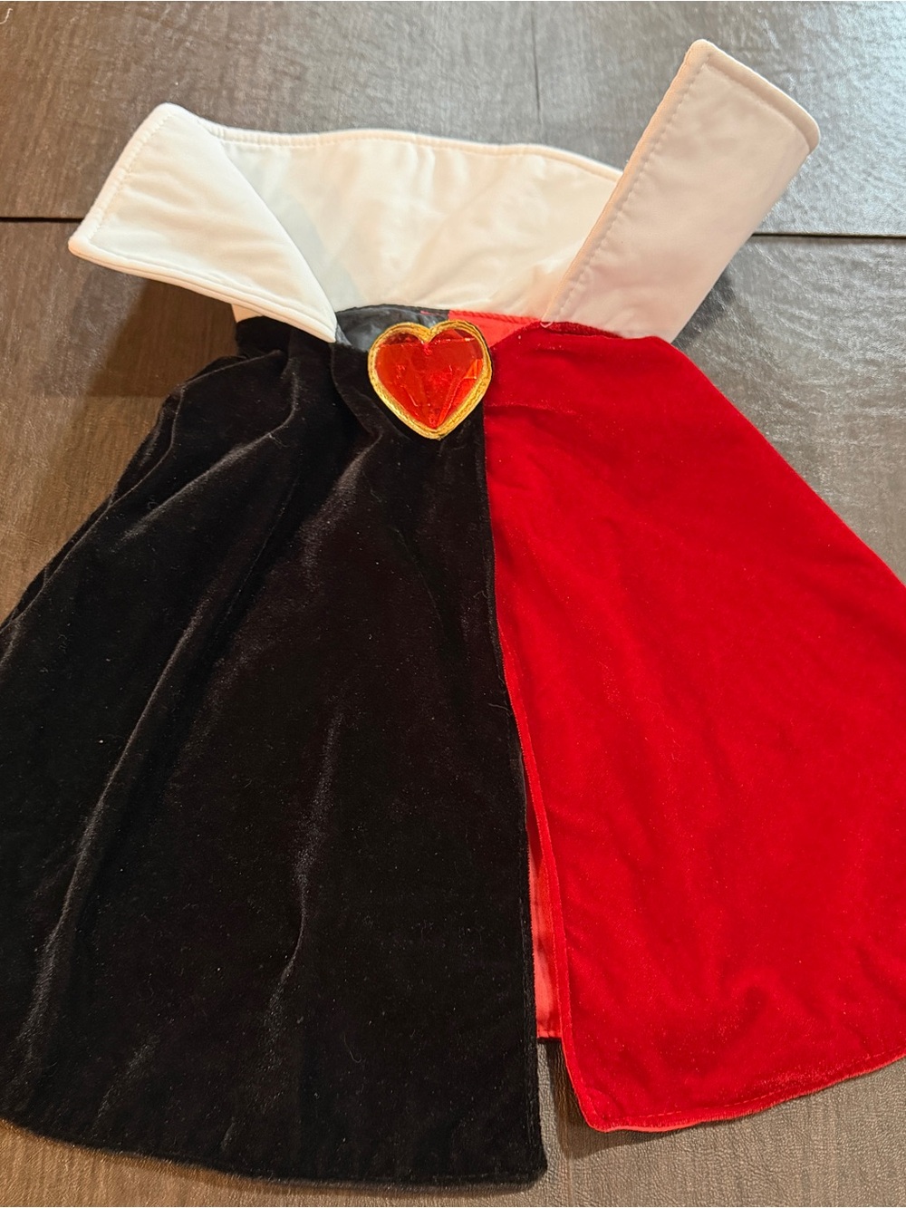 Red & Black Queen of Hearts Kids Costume Cape and Dress- Sz Small - Picture 10 of 11